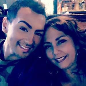 Meet your Posher, Lenora